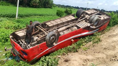 ভাঙ্গায় বাস খাদে, আহত ১০