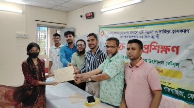 ফেনীতে মাশরুম চাষে দুই দিনের প্রশিক্ষণ, ৩০ চাষিকে সনদ প্রদান