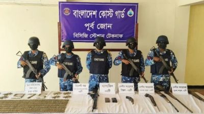 মিয়ানমার থেকে আনা অস্ত্র ফেলে পালাল চোরাকারবারিরা
