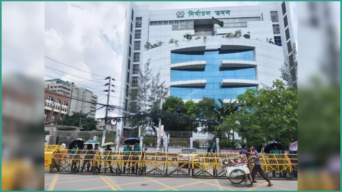 নির্বাচন কমিশনের সামনে এনসিপির বিক্ষোভ ঘিরে কড়া নিরাপত্তা