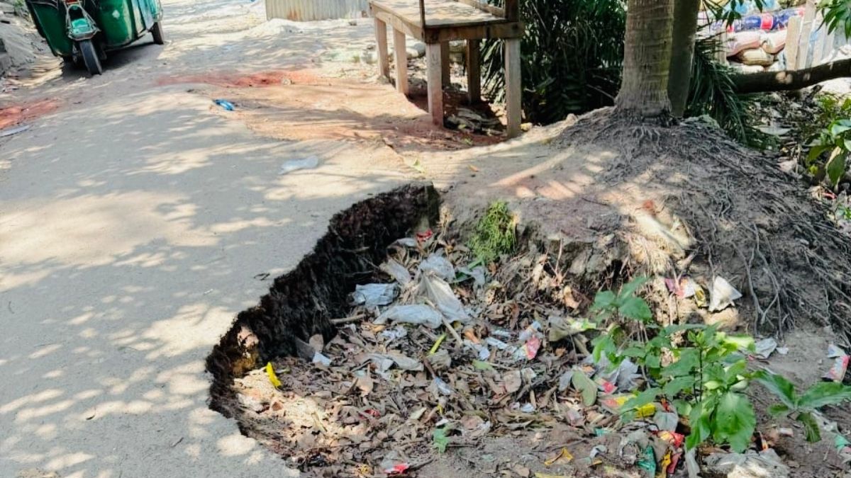 ফখরুদ্দিন রোডে খানাখন্দ, দেখার কেউ নেই