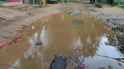 কুলাউড়ায় ভাঙা সড়কে চরম দুর্ভোগে ২২ গ্রামের মানুষ