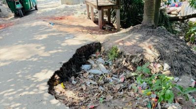 ফখরুদ্দিন রোডে খানাখন্দ, দেখার কেউ নেই