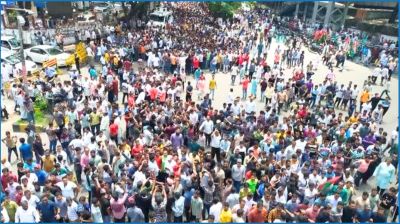 রায়ের জন্য ইশরাক সমর্থকদের অবস্থান, মৎস্যভবন-কাকরাইলে যান চলাচল বন্ধ