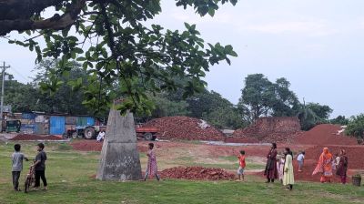 শীতলক্ষা তীরে ইট-বালু ব্যবসায়ীদের অবৈধ দখল বাণিজ্য