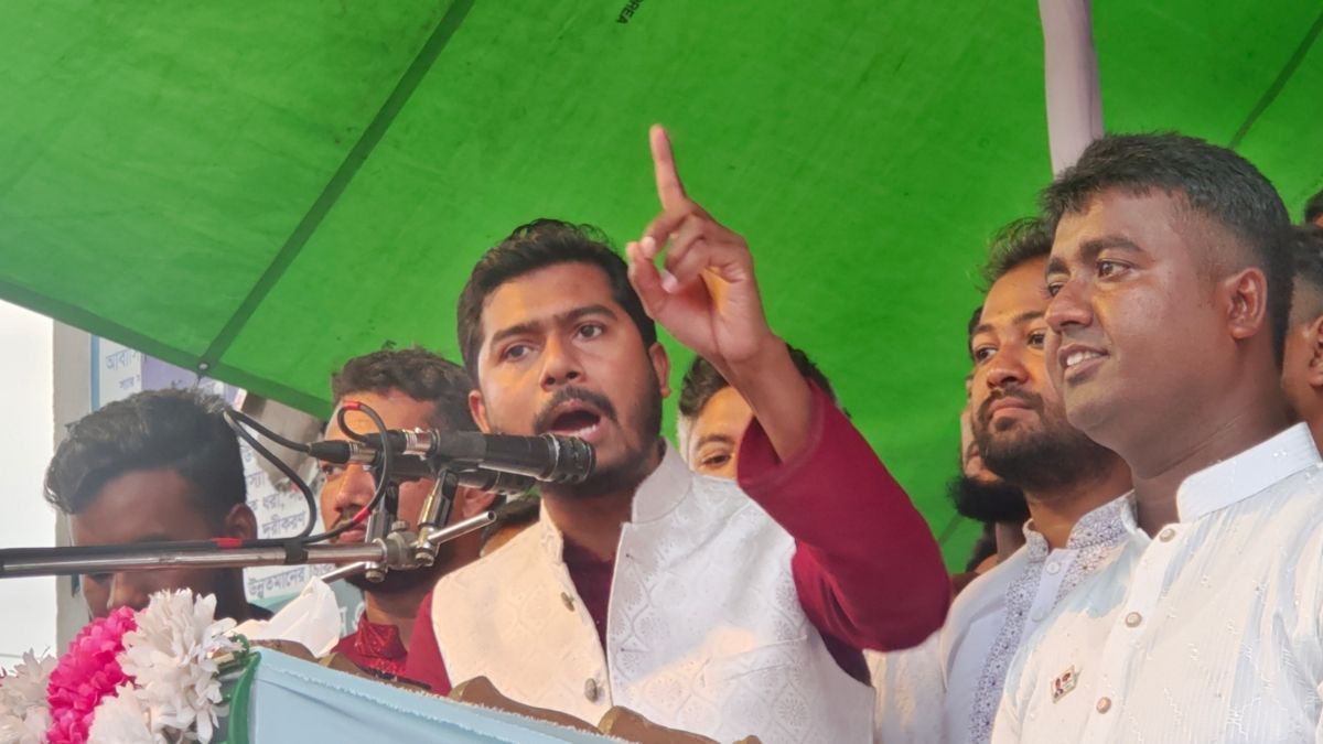 তরুণ প্রজন্মকে রাজনীতির মাঠে নামতে হবে : ভিপি নূর