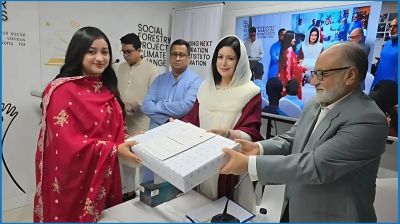 ক্ষুদে বিজ্ঞানীদের উৎসাহ দিলেন ডা. জুবাইদা রহমান