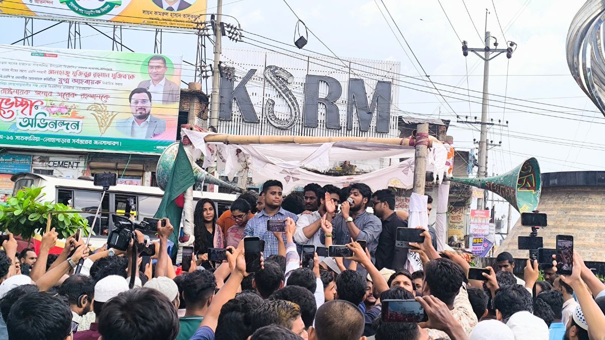 ‘আওয়ামী দোসরদের পক্ষে নয়, সত্য ও বস্তুনিষ্ঠ সংবাদ পরিবেশন করুন’