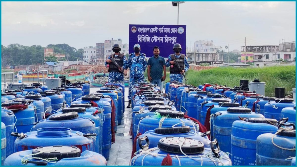 চাঁদপুরে ৭২ লাখ চিংড়ি রেণু জব্দ, ডাকাতিয়ায় অবমুক্ত