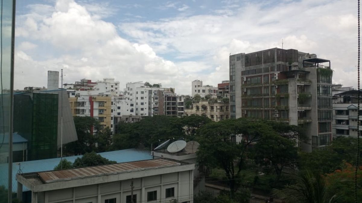 সাতসকালে ঢাকার বাতাসে উন্নতি