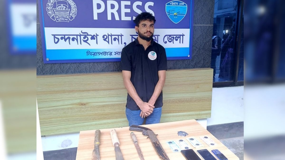 চন্দনাইশে সেনা অভিযানে অস্ত্রসহ যুবক আটক