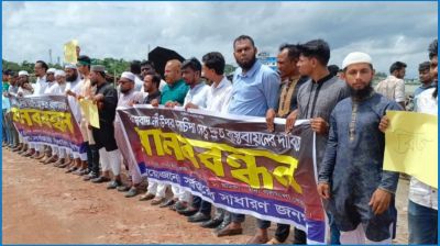 গলাচিপা নদীর উপর সেতু নির্মাণের দাবিতে মানববন্ধন
