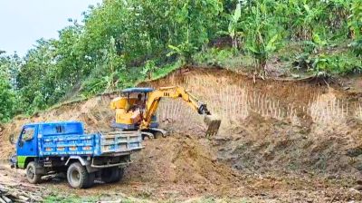 বান্দরবানে পাহাড় কেটে যুবদল নেতার ‘মাটি বাণিজ্য’