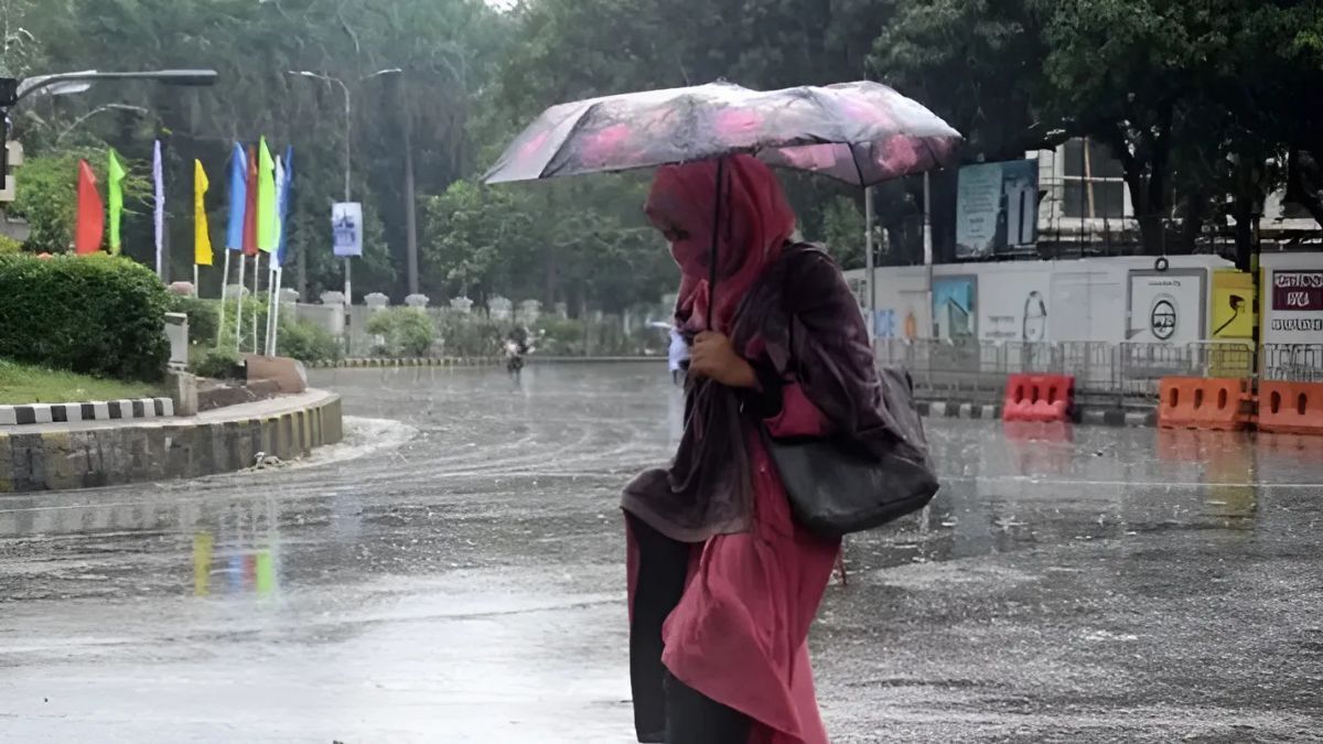 সকাল থেকে রাজধানীতে বৃষ্টি-বাতাস