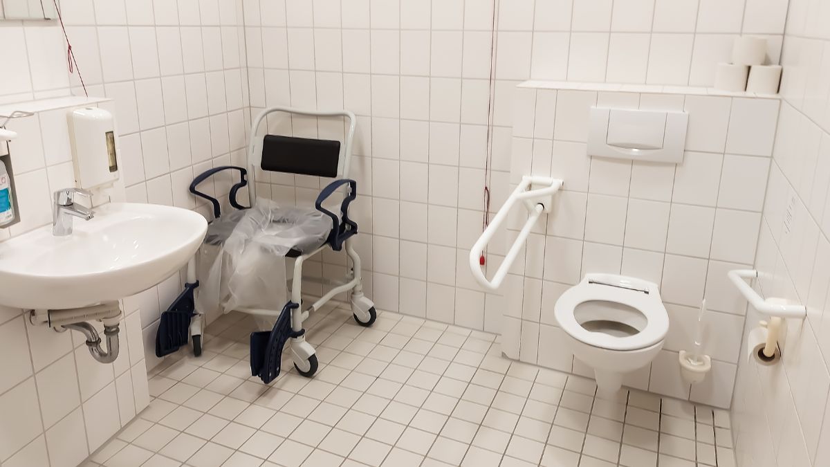 ১০ মিনিটের বেশি কমোডে বসলেই মহাবিপদ!