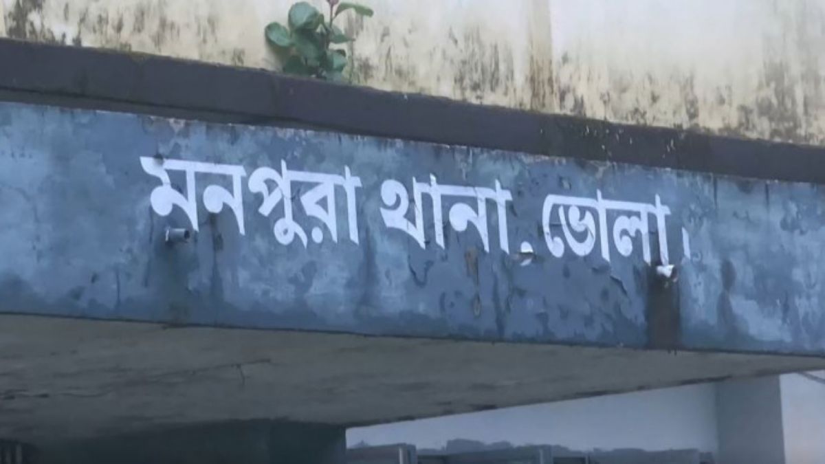 মনপুরায় বালুর স্তুপের নিচে মিলল শিশুর মরদেহ