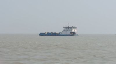 একদিন বন্ধ থাকার পর ভোলায় আবারও ফেরি চলাচল শুরু