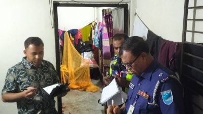 ঘরে পড়ে ছিল স্ত্রীর গলা কাটা নিথর দেহ, স্বামী পলাতক