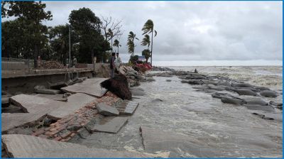 উপকূলে মুষলধারে বৃষ্টি, পায়রা বন্দরে ৩ নম্বর সতর্ক সংকেত