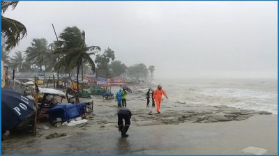 রাতে ঢাকাসহ ১০ জেলায় বজ্রঝড়ের আশঙ্কা