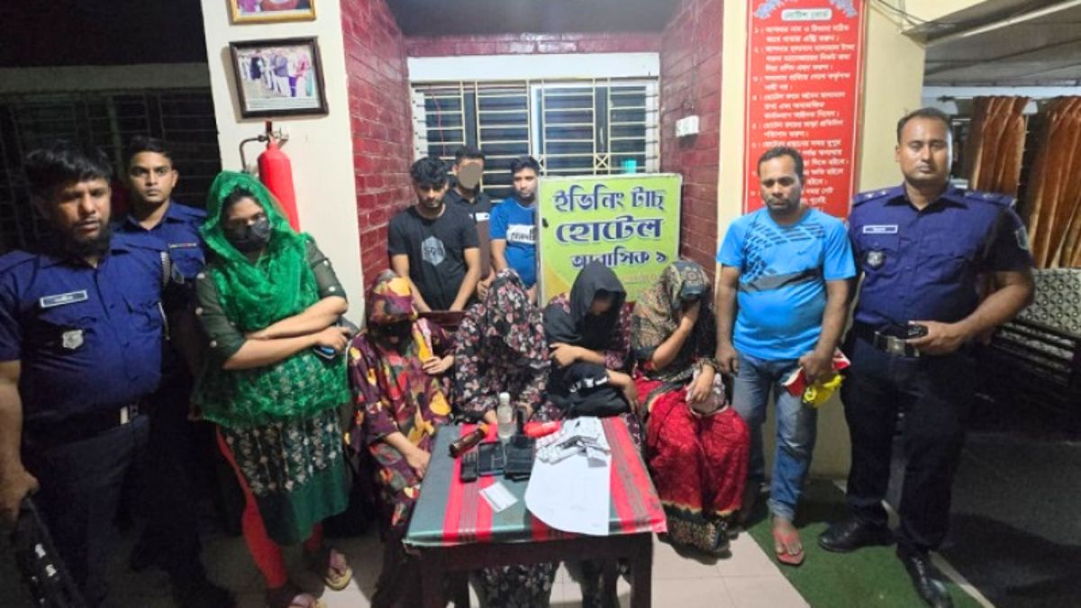 পাবনায় আবাসিক হোটেলে অভিযানে আটক ৯