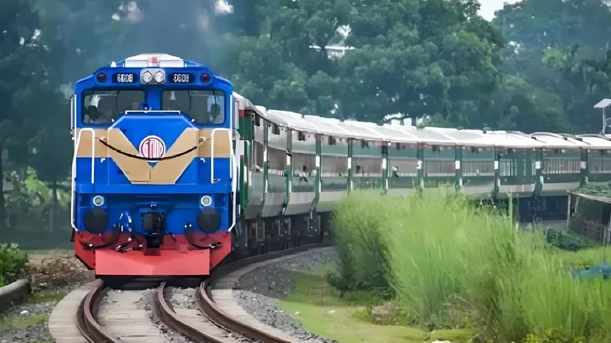 ঈদ উপলক্ষে বিশেষ ট্রেন যাত্রা শুরু
