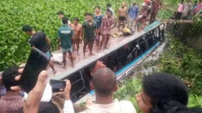 কুষ্টিয়ায় বাস-ট্রাকের মুখোমুখি সংঘর্ষ, আহত ৩১