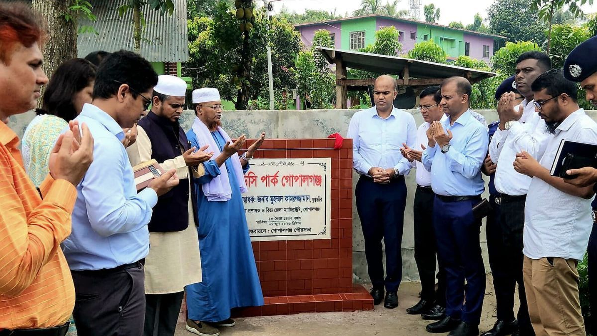 গোপালগঞ্জে ডিসি পার্ক নির্মাণ শুরু, থাকবে হাঁটার পথ-শিশুদের রাইড