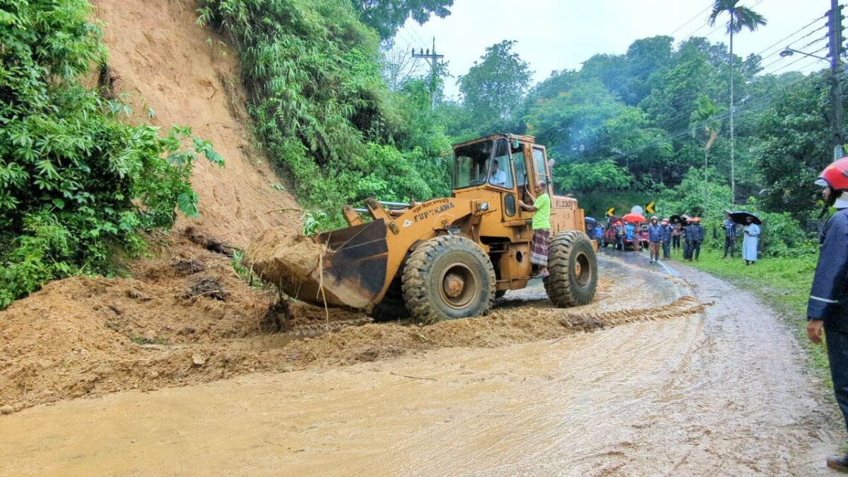 খাগড়াছড়িতে পাহাড় ধস, মাইনী নদীর পানিতে প্লাবিত তিন গ্রাম