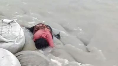 হাতিয়ায় ট্রলার ডুবি, রামগতিতে মিলল রোহিঙ্গা নারীর লাশ