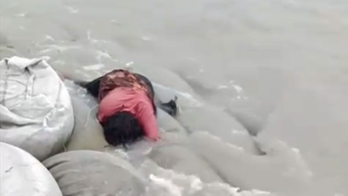 হাতিয়ায় ট্রলার ডুবি, রামগতিতে মিলল রোহিঙ্গা নারীর লাশ