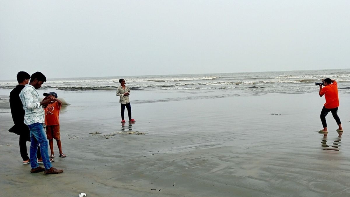 কুয়াকাটায় ক্যামেরাম্যানদের কর্মবিরতি প্রত্যাহার