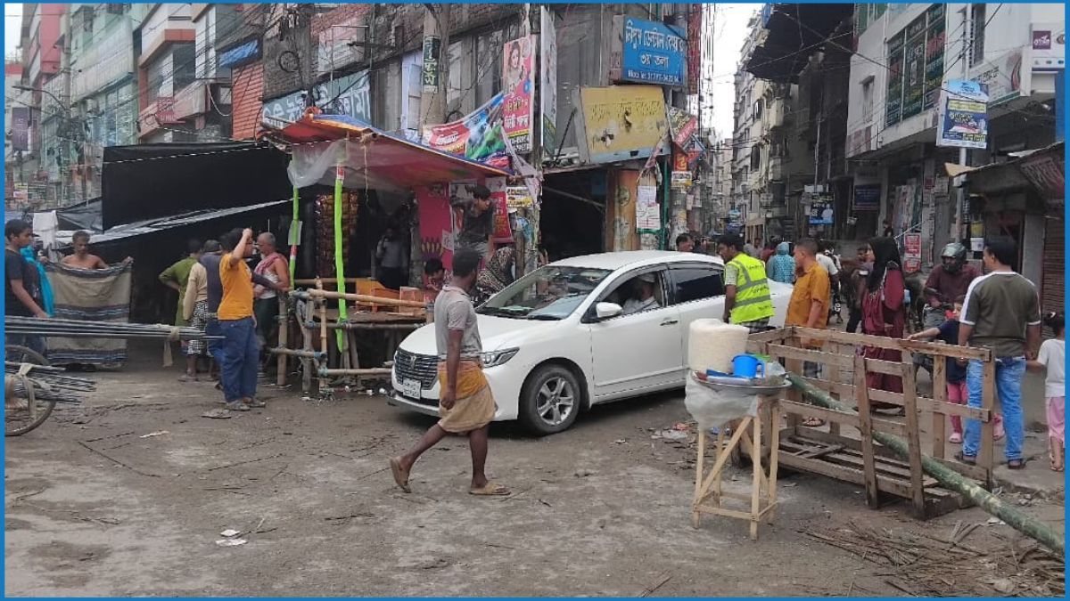 হাটের শৃঙ্খলায় হাজারেরও বেশি স্বেচ্ছাসেবক, মলম পার্টির বিরুদ্ধে তৎপর