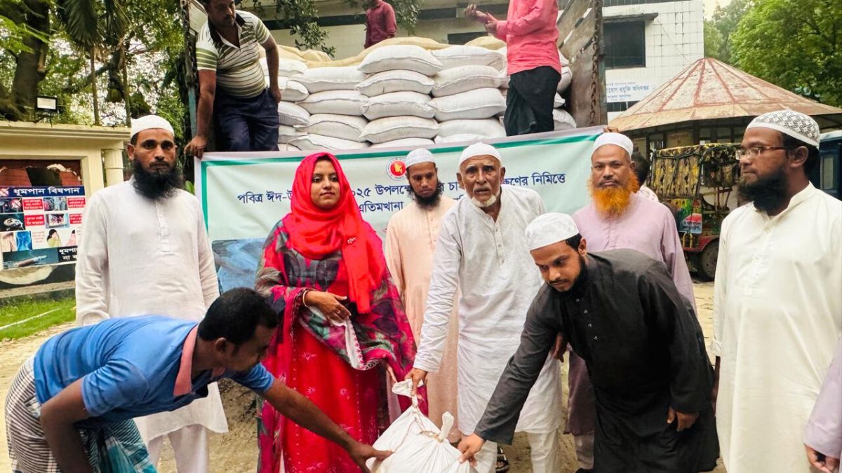 কালীগঞ্জে কোরবানির চামড়া সংরক্ষণে ১৫ টন লবণ বিতরণ