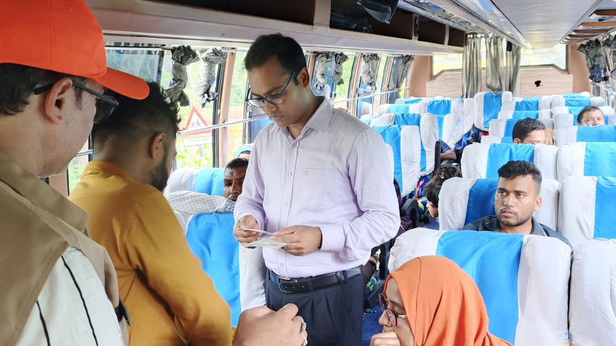 পিরোজপুরে অতিরিক্ত ভাড়া আদায়, অভিযানে জরিমানা