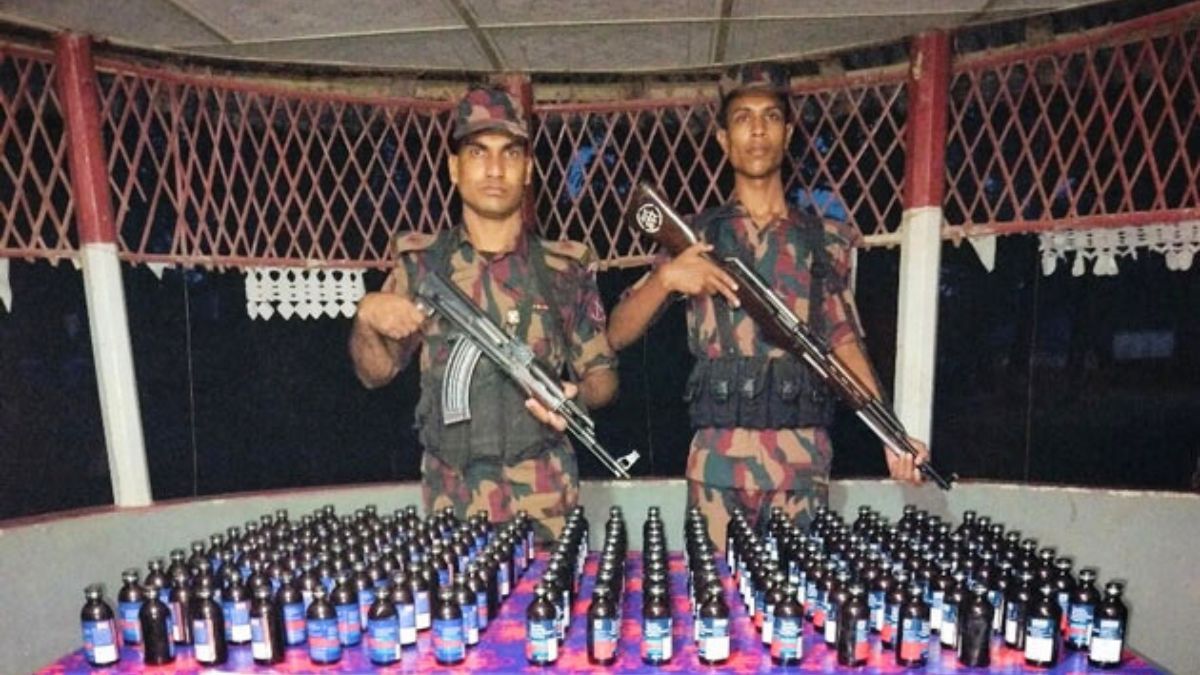 নওগাঁ সীমান্তে বিজিবির অভিযানে বিপুল ফেন্সিডিল ও সিরাপ উদ্ধার