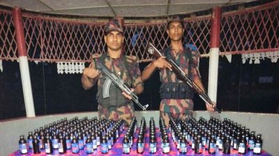 নওগাঁ সীমান্তে বিজিবির অভিযানে বিপুল ফেন্সিডিল ও সিরাপ উদ্ধার