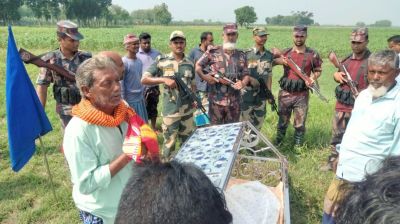 শেষবারের মতো সীমান্তের শূন্যরেখায় মাকে দেখলেন দুই মেয়ে