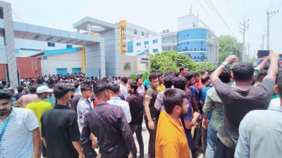 ১০ দফা দাবিতে এমআরএস-কিয়াম মেটাল শ্রমিকদের কর্মবিরতি