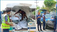 টাঙ্গাইলে ট্রাকের পিছনে মাইক্রোবাসের ধাক্কা, বাবাসহ দুই ছেলে নিহত