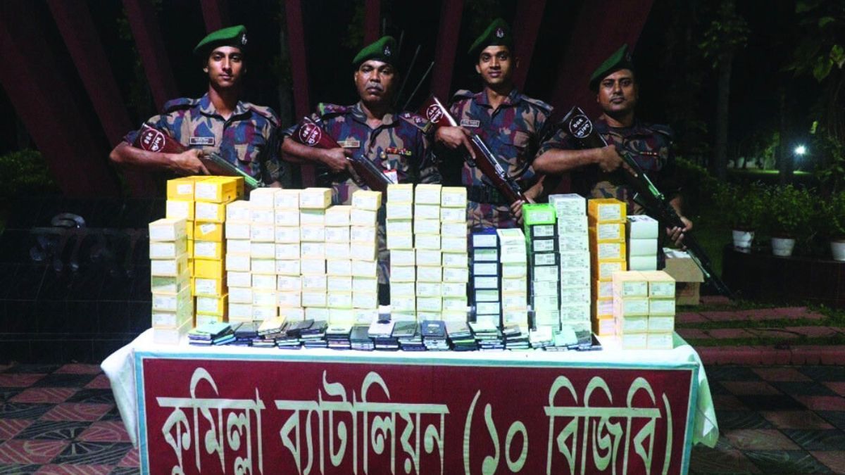 কুমিল্লা সীমান্ত থেকে ৮৬ লাখ টাকার ভারতীয় মোবাইল ফোন জব্দ