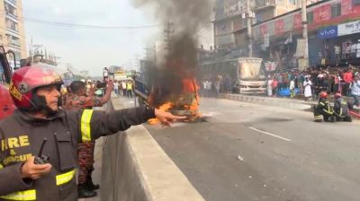 ঢাকা-টাঙ্গাইল মহাসড়কে চলন্ত পিকআপে আগুন, তীব্র যানজট