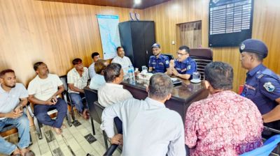 লঞ্চে অতিরিক্ত যাত্রী পরিবহন নিষিদ্ধ, কঠোর অবস্থানে নৌ পুলিশ