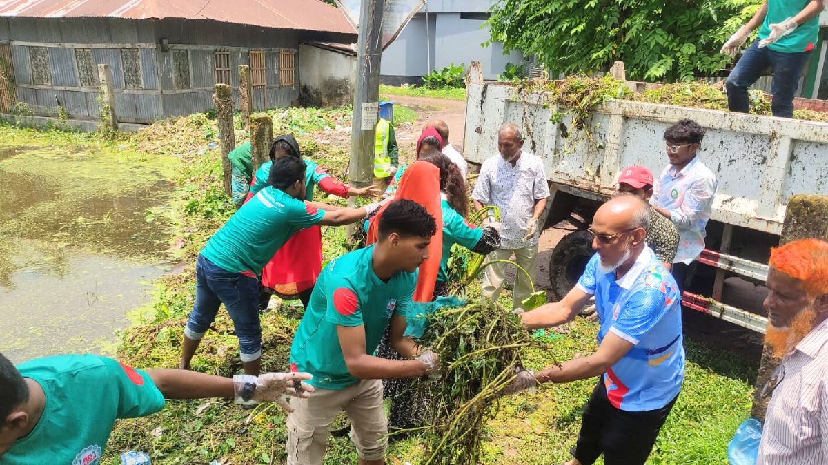 পিরোজপুর সরকারি উচ্চ বিদ্যালয়ের পরিত্যক্ত পুকুরের সংস্কার শুরু