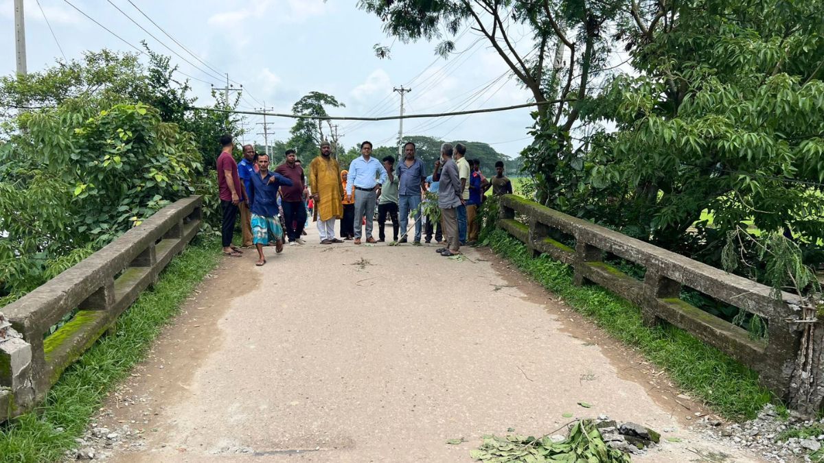 আখাউড়া-কসবা সড়কে দুটি ঝুঁকিপূর্ণ সেতু, একটিতে যান চলাচল বন্ধ