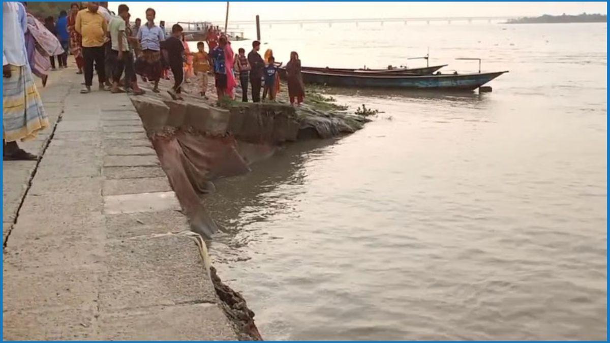 পদ্মা সেতু প্রকল্প এলাকা রক্ষা বাঁধে ভাঙন