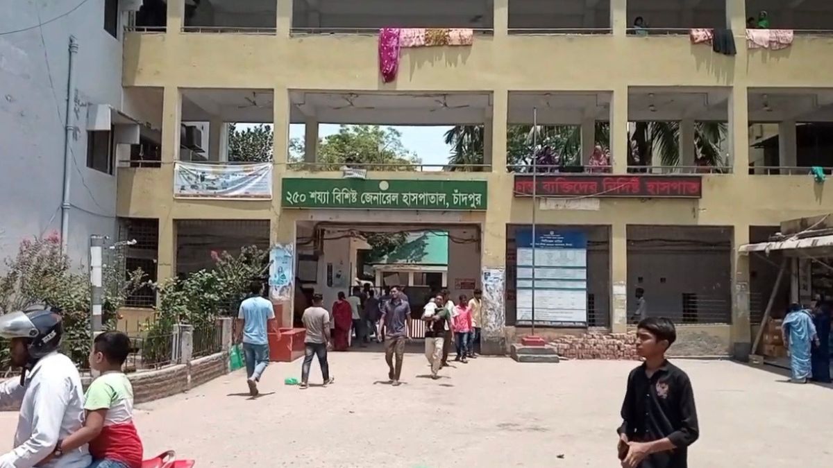 চাঁদপুরে দুই যানবাহনের সংঘর্ষে চালকসহ নিহত ২, শিশুসহ আহত ৬