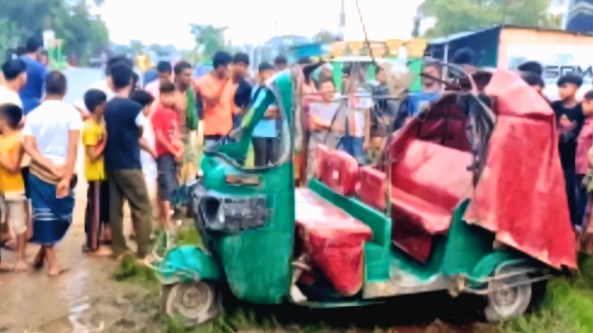 কিশোরগঞ্জে অটোরিকশা উল্টে নারী নিহত, মেয়ে আহত