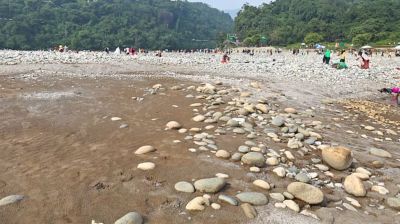 জাফলংয়ে পর্যটকদের সঙ্গে স্থানীয়দের হাতাহাতি, উৎমাছড়া যেতে বাধা