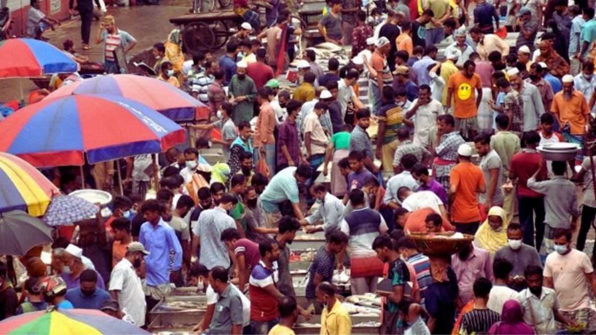 বাস-ট্রেন-লঞ্চ কোথাও মানা হচ্ছে না স্বাস্থ্যবিধি